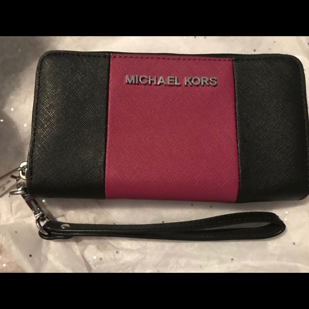 Michael Kors Wristlet Pink & Black Excellent !!